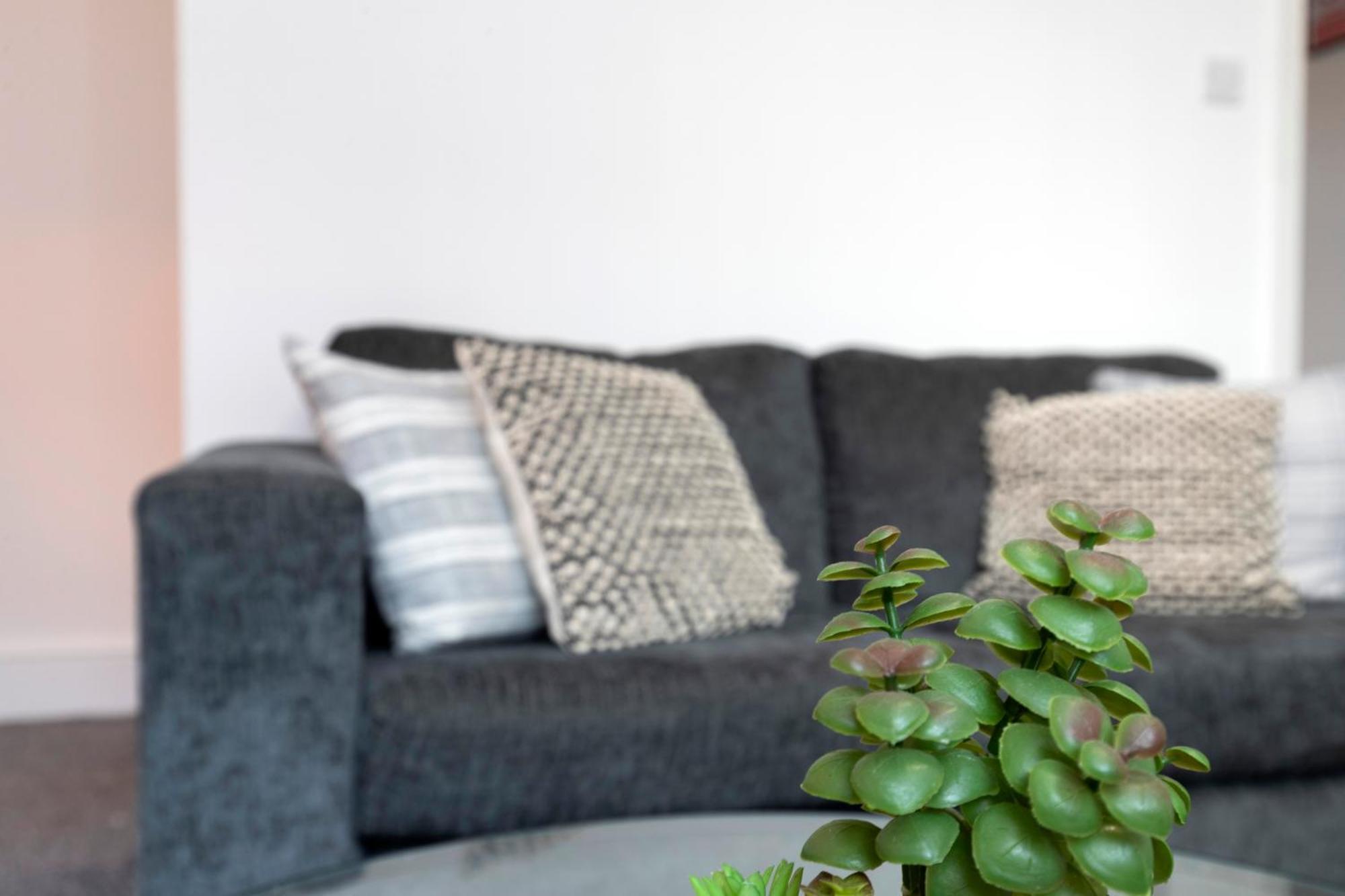 Quiet And Comfy House With 2 Bedrooms And 2 Bathrooms Super Fast Wifi And Crisp Hotel Standard White Linen Hosted By Our Home Short Stays Darlington  Exterior foto